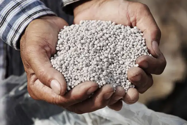 ปุ๋ยเกล็ดมือ