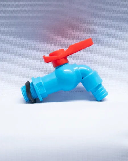 ก๊อกน้ำพลาสติก-ตรามือ-ขนาด-4-หุน-สีฟ้า-คุณภาพสูง