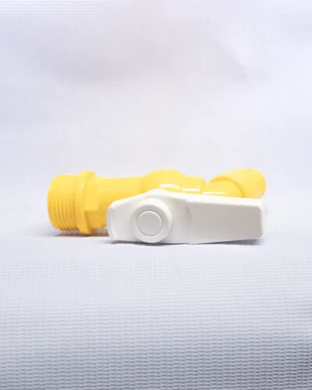 ก๊อกพลาสติกสีเหลือง1