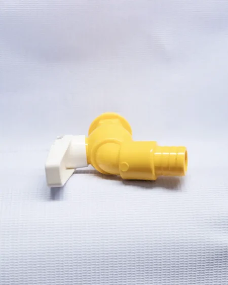 ก๊อกพลาสติกสีเหลือง3
